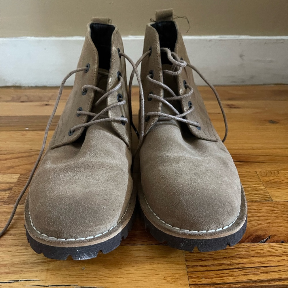 Men Boots in leather.